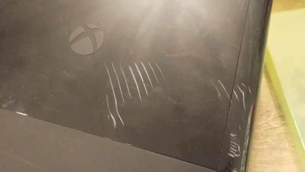 Konsola Xbox 360 + pad, adapter PC i 3 gry