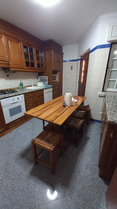 Moradia RC, 1º andar e quintal em Évora