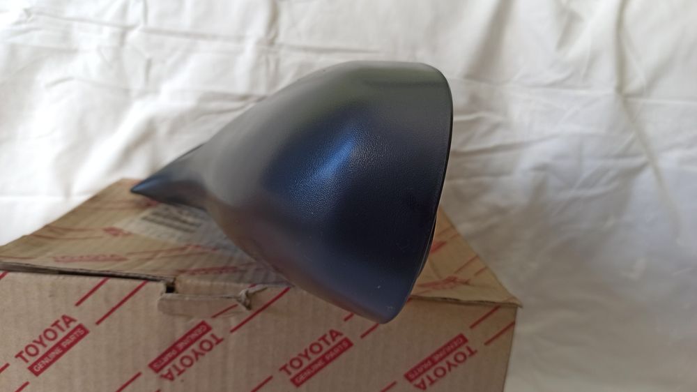 Toyota Tercel, espelho exterior esquerdo.