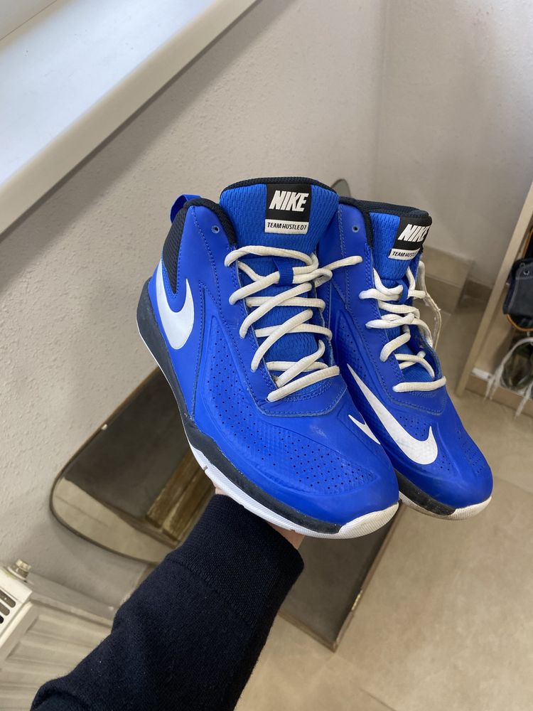 Nike team hustle d7 38.5 950 Olx