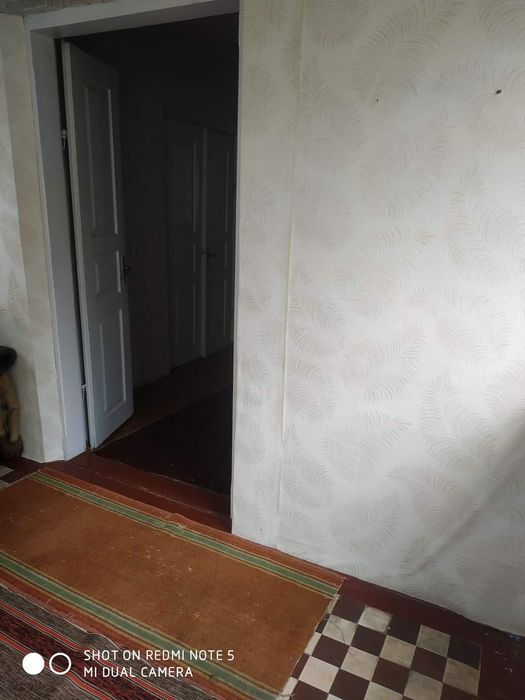 Будинок з великою земельною ділянкою