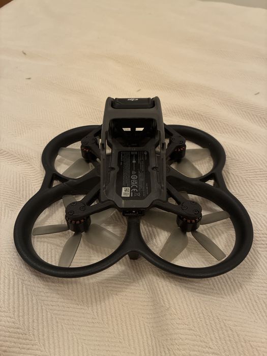 DJI AVATA Тільки дрон зі зарядкою і батарєю терміновий продаж