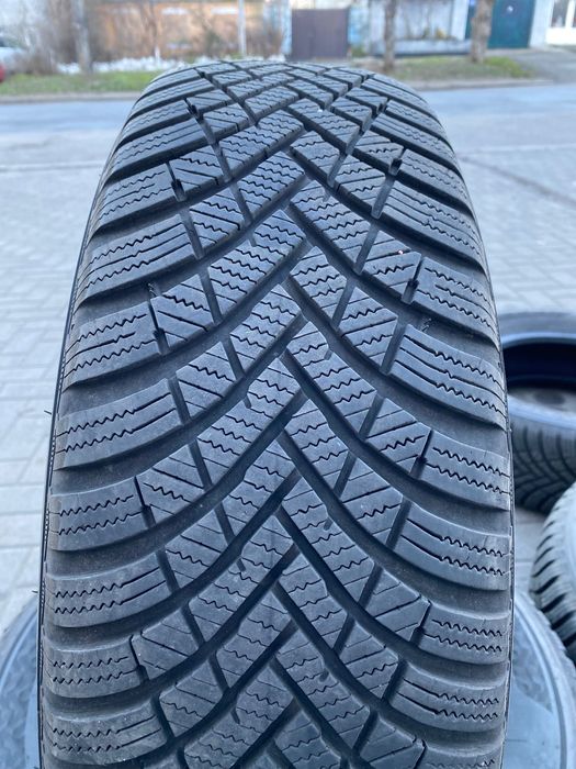 Продам зимнюю резину Hankook Winter IceptRS3 215 65 R16