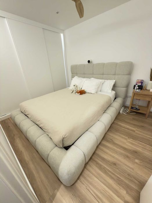 Cama de Casal com Arrumação