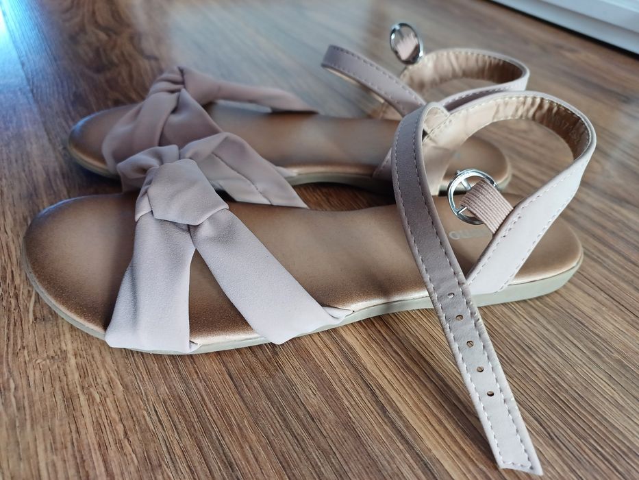 Sandały dziewczęce 37