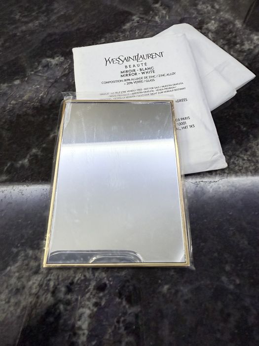 Вишукане дзеркало ysl
