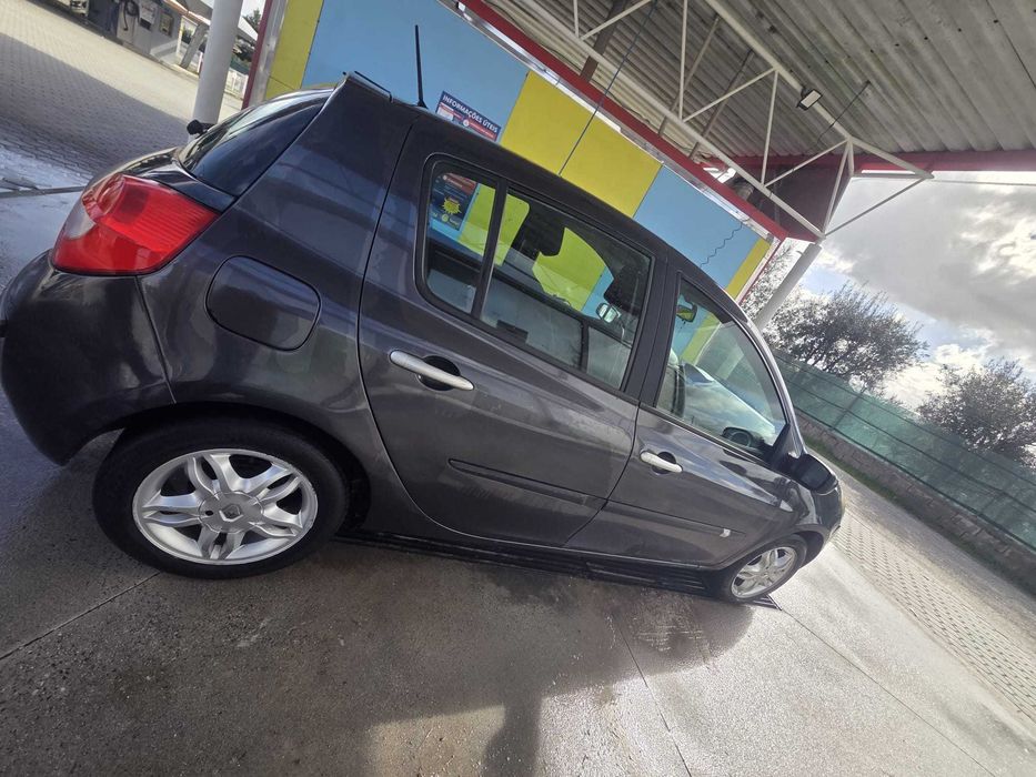 Carro Renault R-Clio Ano 2006
