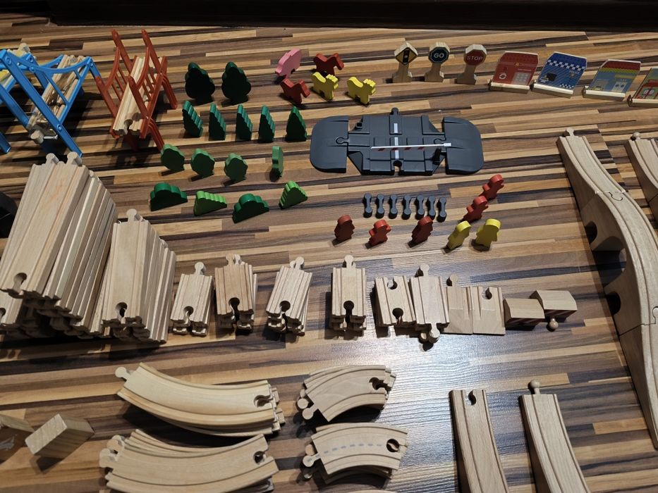 Tory kolejowe drewniane