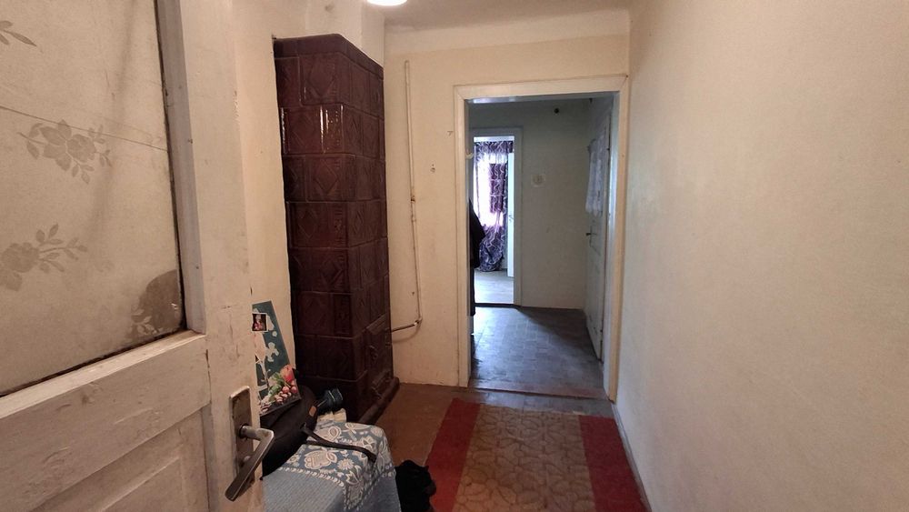 Продається будинок в с.Угринів, 78 м2, ділянка 11,5 соток. Світло газ асфальт будинки