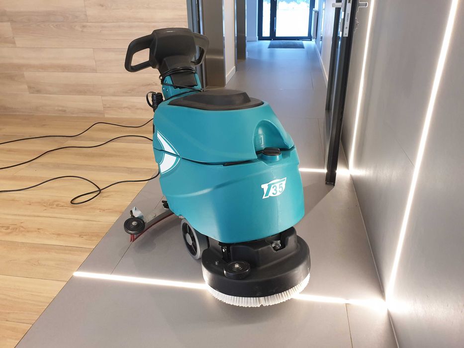 Maszyna sprzątająca szorowarka TVX T35E
