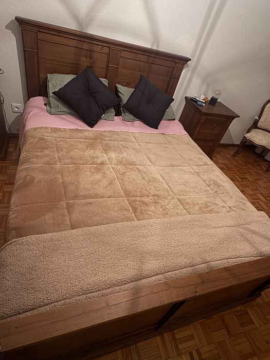 Cama uso 1 ano - em madeira com selo de qualidade