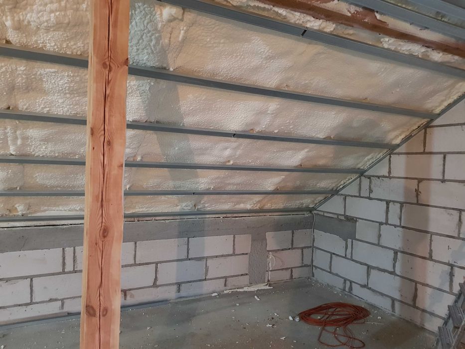 Ocieplanie pianką PUR, ocieplanie pianą PUR, piana PUR, pianka PUR