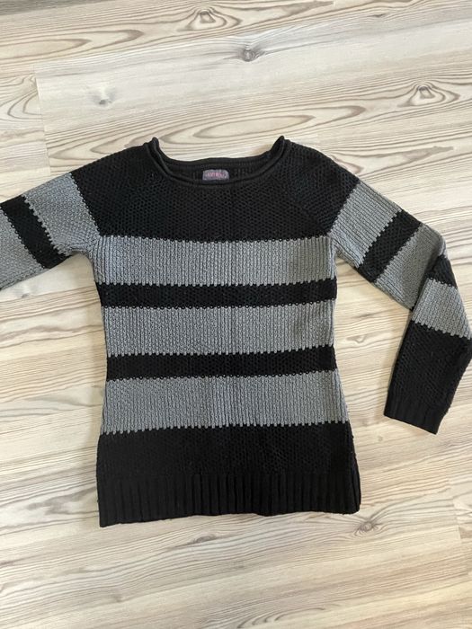 Sweter w paski czarno-szare