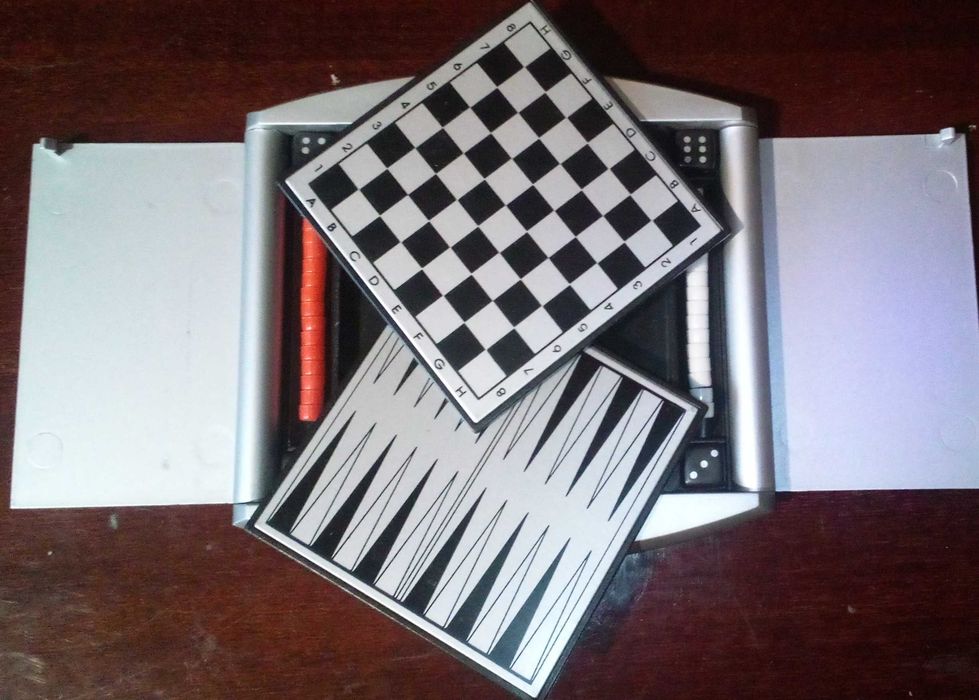 Настольная игра  шашки нарды