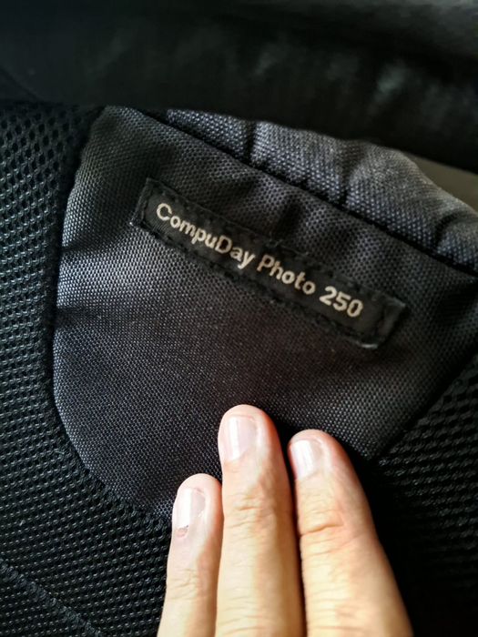 Mochila Fotográfica Lowepro CompuDay Photo 250 – 35€