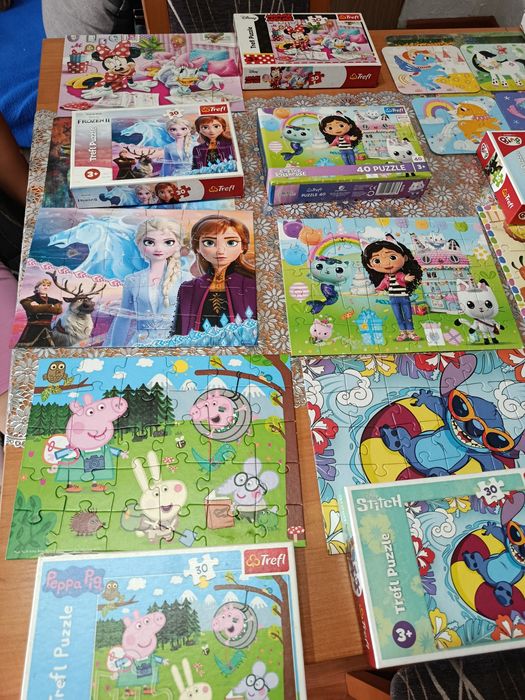 Zestaw puzzli 10szt. Peppa, koci domek, kraina lodu, stitch 3+