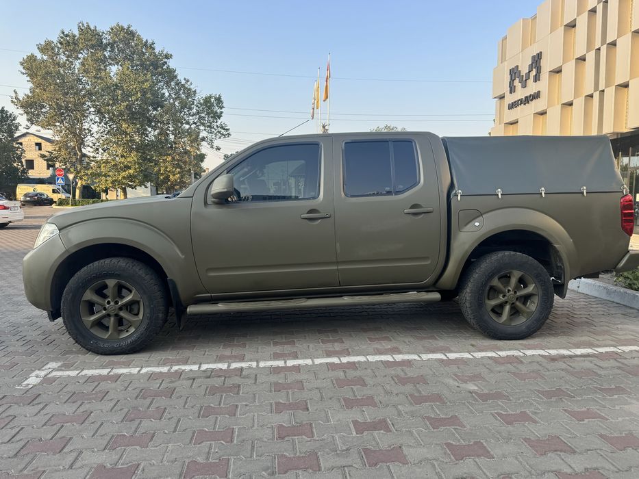 Nissan navara 2.5 MT