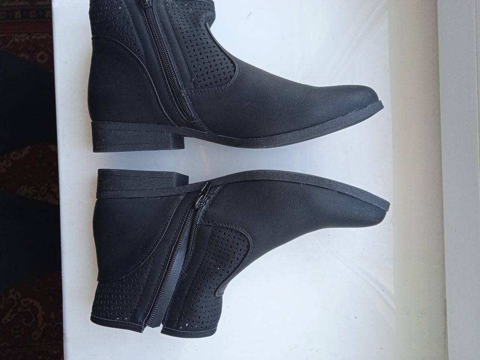 Жіночі черевички. Штучна шкіра.