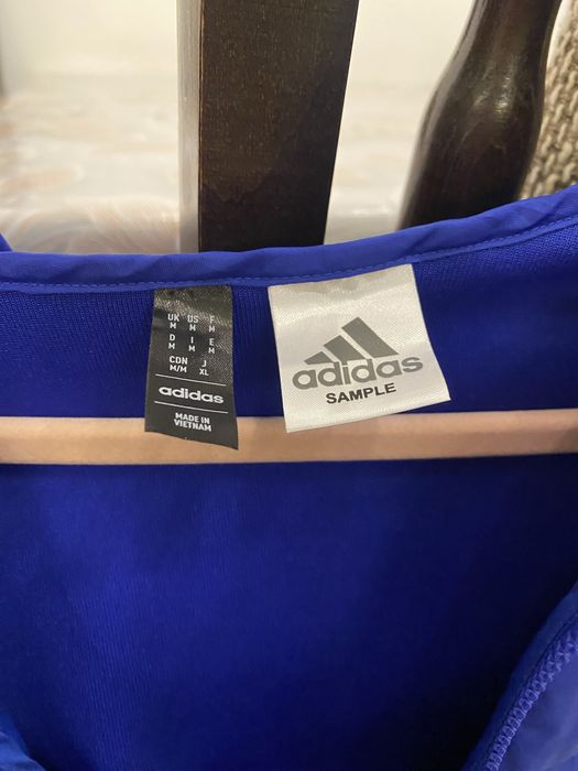 синя чоловіча гібридна пухова куртка adidas Essentials Hybrid Down Hooded Jacket