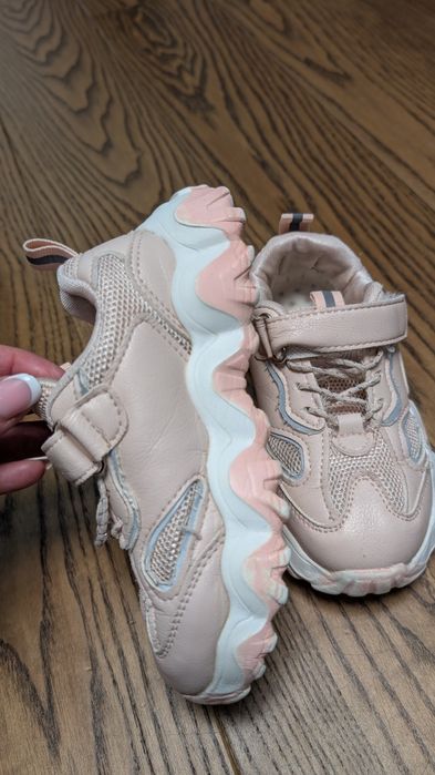 Кросівки кеди для дівчинки дуже легенькі розмір 28 устілки 17 см