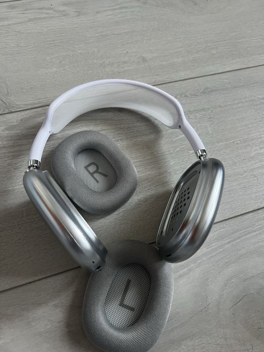 AirPods Max в белом цвете