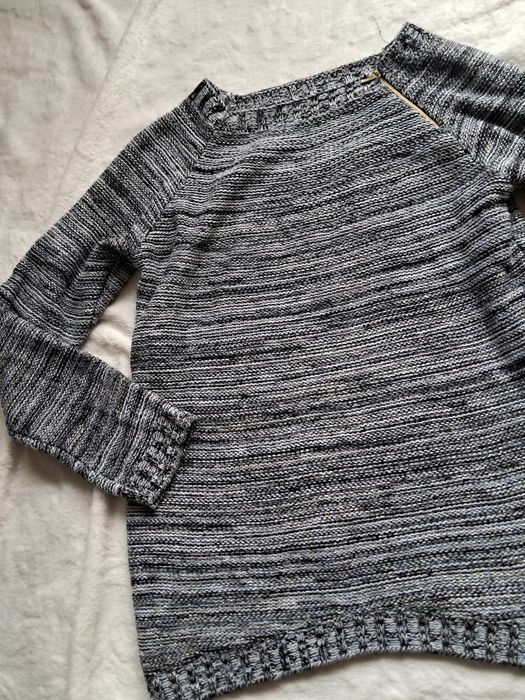 Casual sweter z złota nicią L