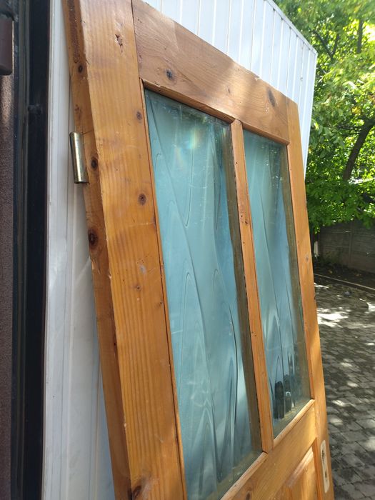Дешево продам двері