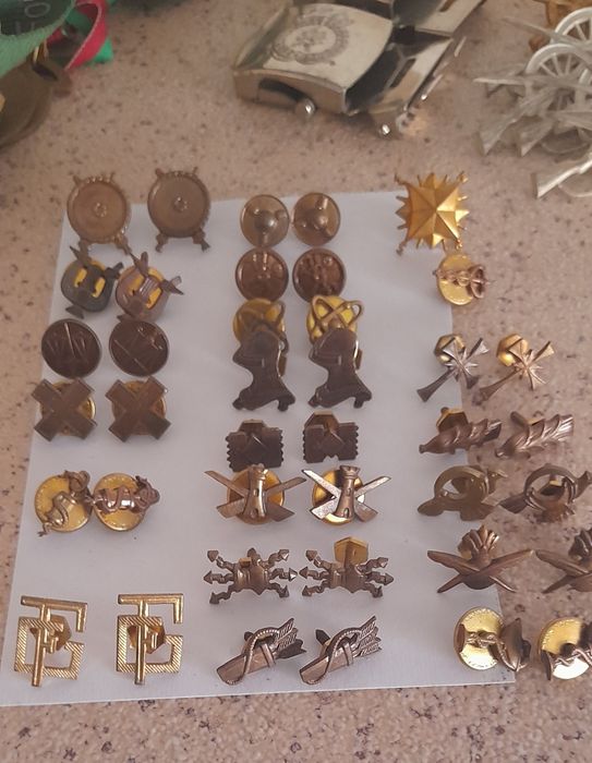 Vários itens de militaria / crachás/patchs