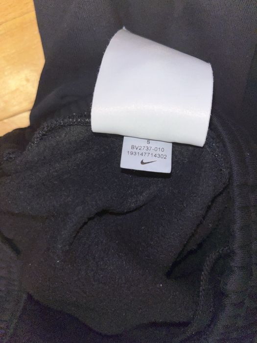 базові штани nike