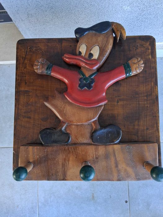 Cabide artesanal com figura do Pato Donald anos 80