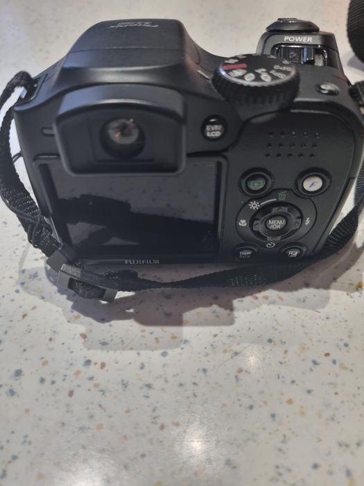 Apart Cyfrowy Fuji  FinePix S500 komplet.