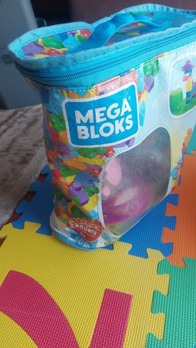 Carrinho + saco de legos Mega Blocks