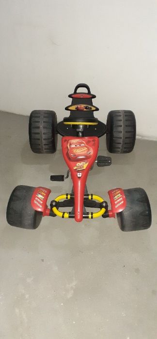 Carrinho de pedais para criança do Faísca McQueen