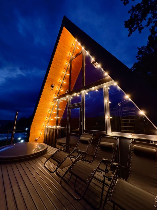 Подобова оренда будиночку з басейном та чаном  біля Львова