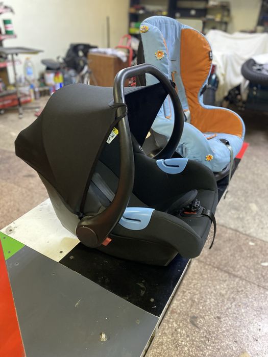 Продам 2 дитячі авторкрісла, переноска