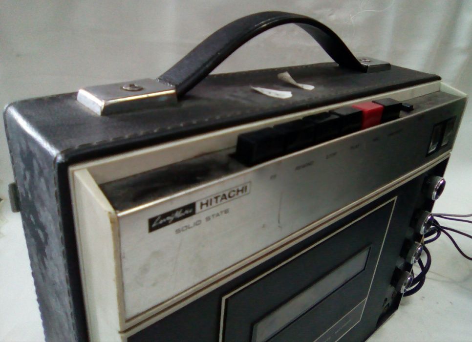 Hitachi Solid State Stereo Cassette Recorder c/ duas colunas