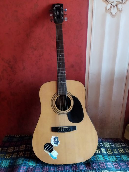 Продам гитару под реставрацию.CORT.