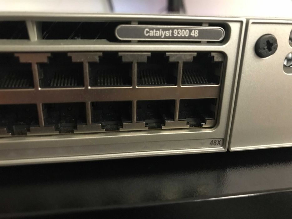 Switch Cisco C9300 48Port Gigabit stan IDEALNY