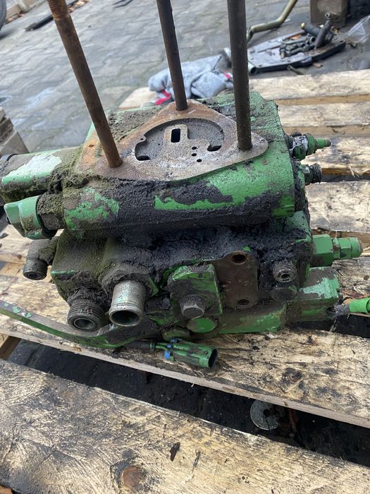 Rozdzielacz sekcja podnośnika EHR John deere 7800/760