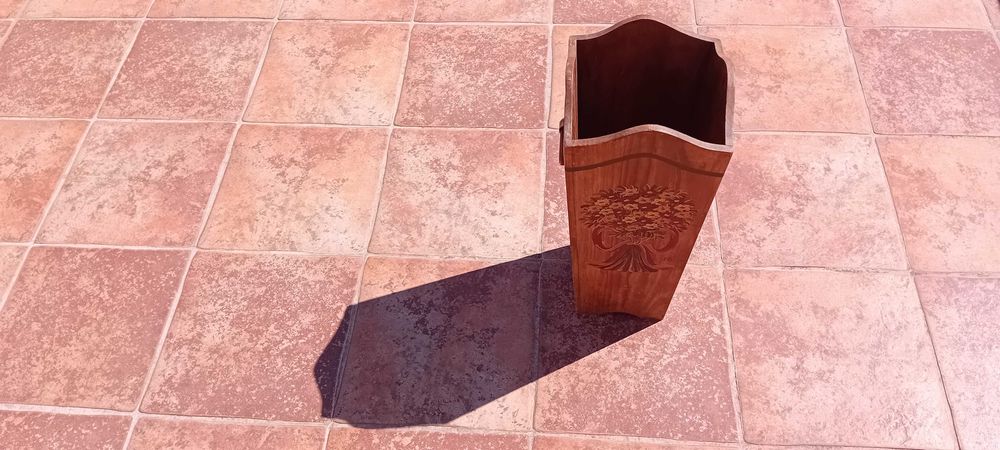 Porta guarda chuvas de madeira decorada!