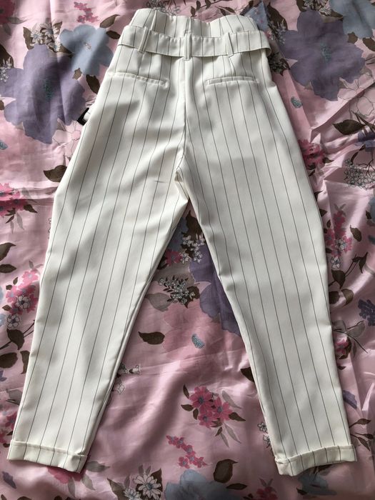 Брюки белые Bershka