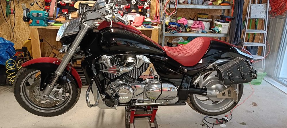 motocykl suzuki vzr 1800