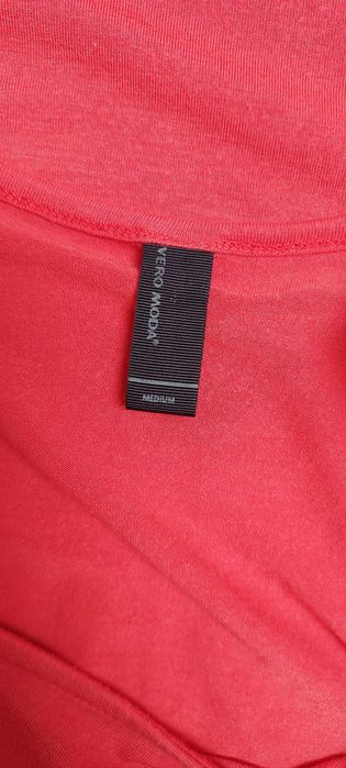Czerwona bluzka z wiskozy z falbankami na ramionach VERO MODA, R. M