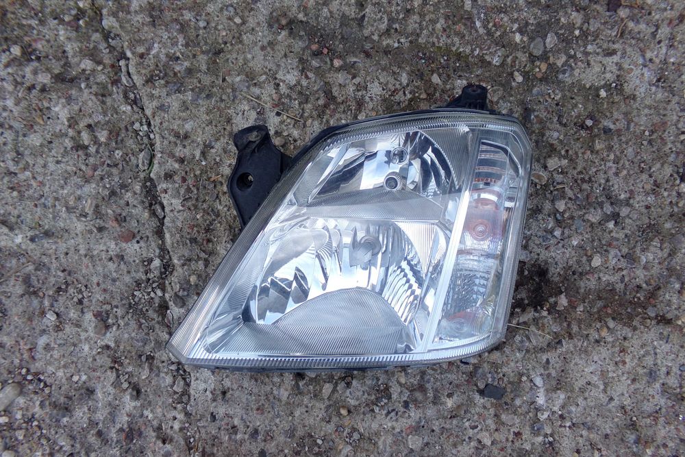 Reflektor lampa lewy przód 93321052 Opel Meriwa A lift Z157