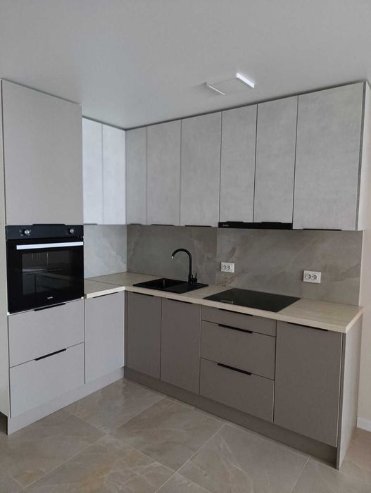 Продається 2-кімнатна квартира по вул. Смакули