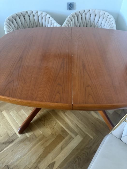 Drewniany rozkladany stol