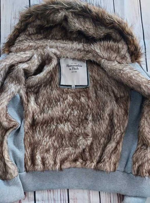 Zapinana na zamek bluza Abercrombie & Fitch