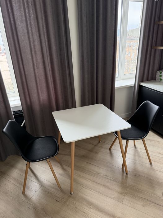 Продаю обідній комплект: стіл + 2 стільці