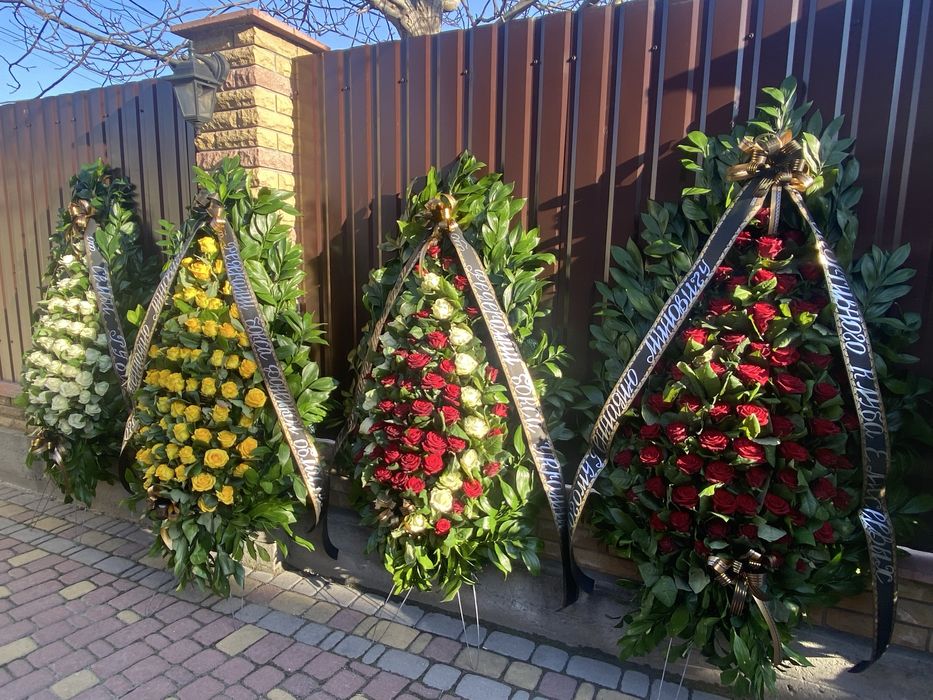 Живі Вінки із живих квітів