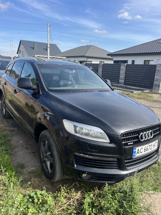 Продам AUDI Q7 .